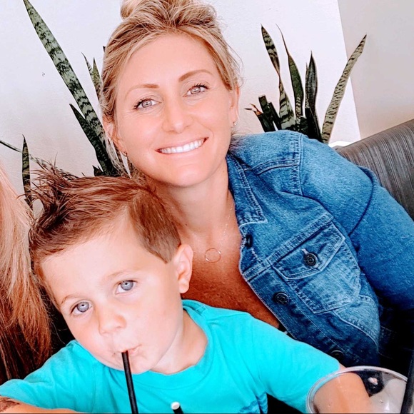 Meet your Posher, Tara - Picture 2 of 2